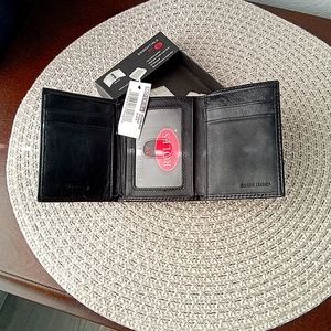 Man's Essentials black tri fold leather wallet